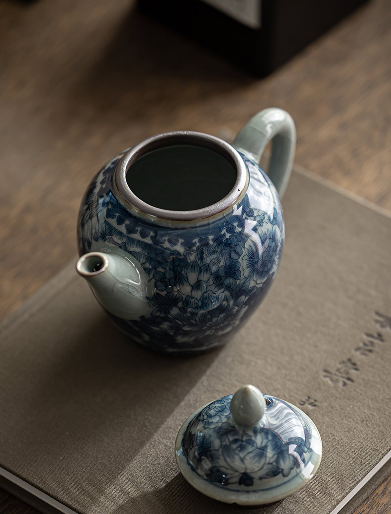 blue-and-white-mineral-clay-peony-lotus-teapot-2.jpg
